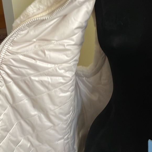 COPY - Brand new fur vest - Picture 3 of 4